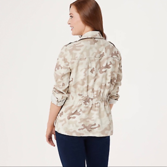 Rachel Hollis Ltd Camo Jacket.  Size Small. - Picture 5 of 10